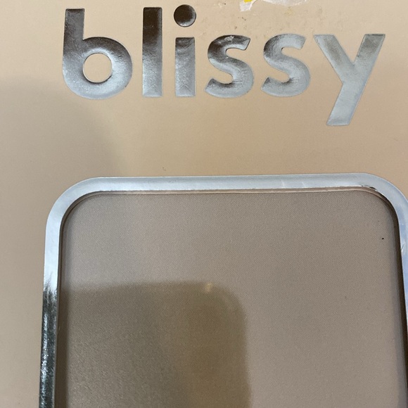 Blissy 100% Silk Pillowcase in Elegant Cream King size NEW 20”x36” - Picture 2 of 4